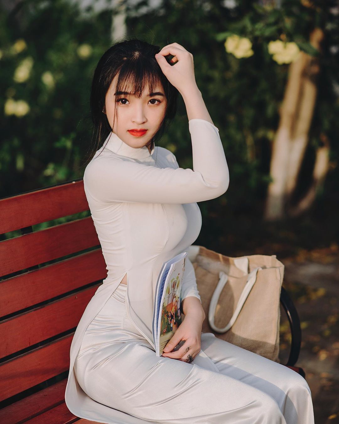 Nữ sinh Việt vừa tuổi 18 nổi tiếng nhờ mặc áo dài trắng tôn dáng vóc nữ thần - 3