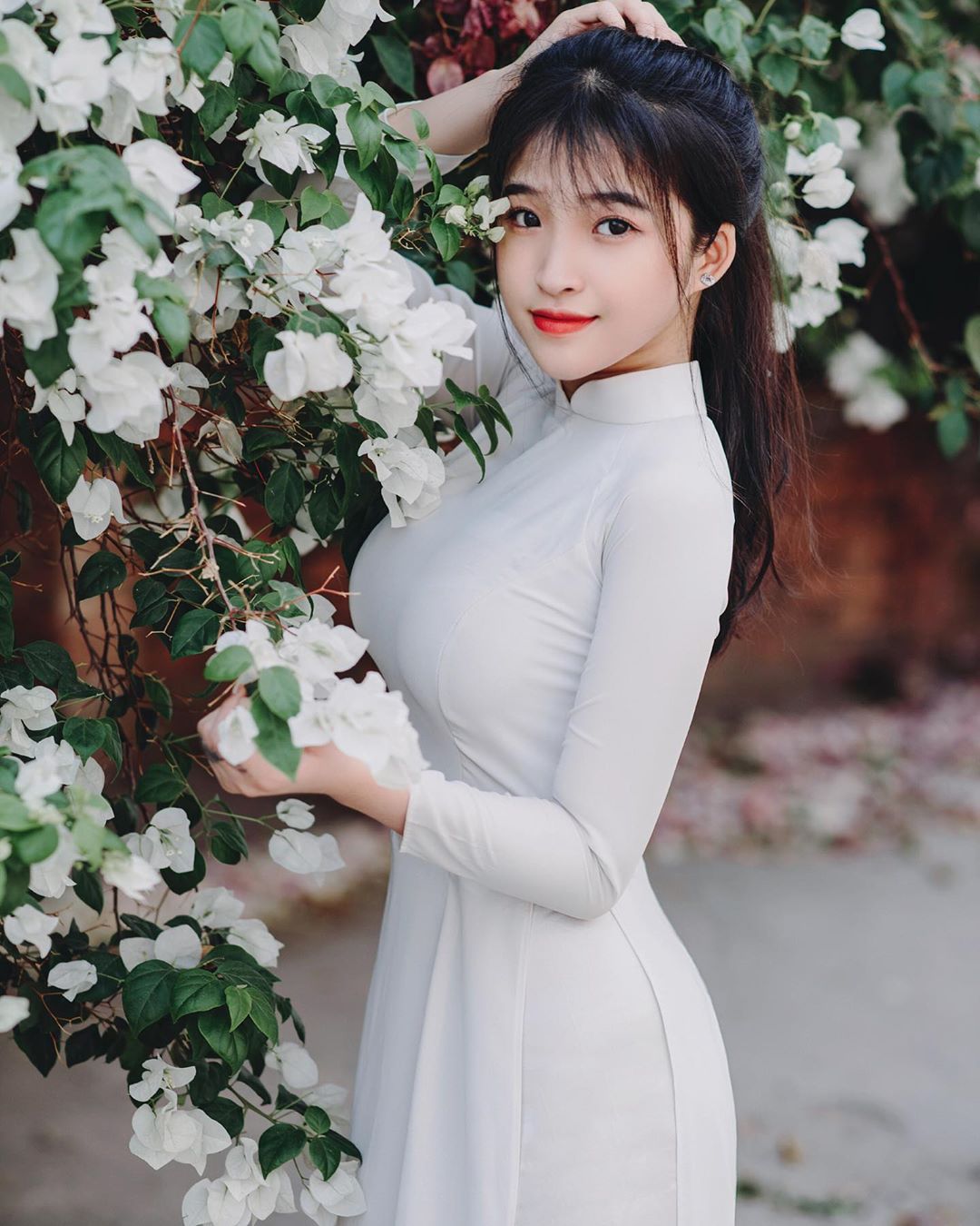 Nữ sinh Việt vừa tuổi 18 nổi tiếng nhờ mặc áo dài trắng tôn dáng vóc nữ thần - 2