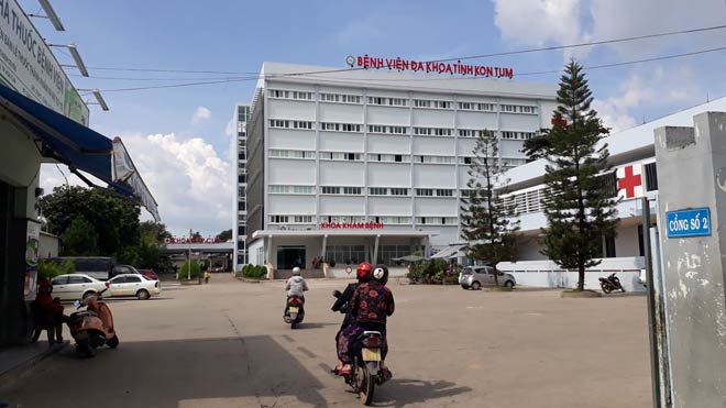 Bệnh nhân T.T.T.X đang được cấp cứu tại bệnh viện trong tình trạng nguy kịch. Ảnh: Người lao động