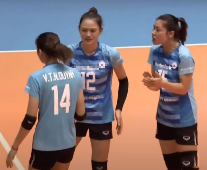 Thu Hoài (ảnh giữa) và đồng đội thắng dễ Thanh Hóa