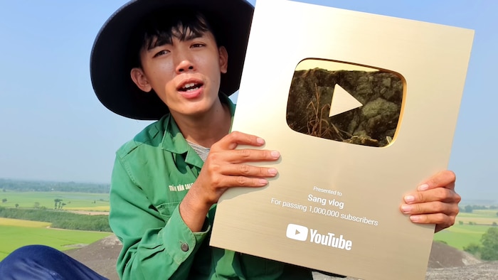 "YouTuber nghèo nhất VN" khoe thu nhập, chi số tiền lớn khiến dân mạng trầm trồ - 1