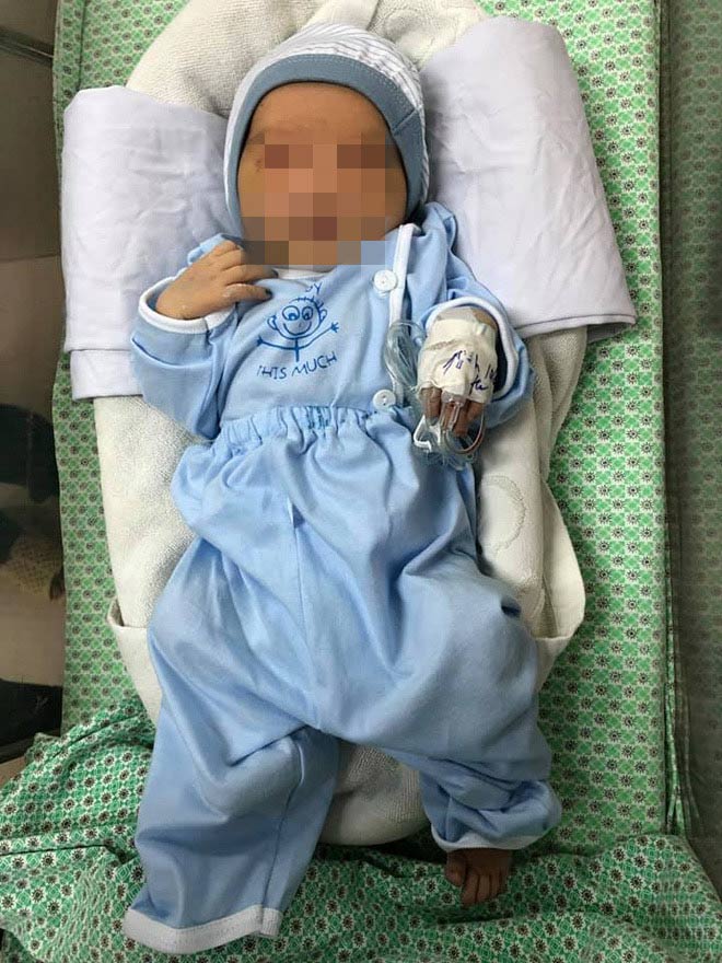 Bé sơ sinh bị bỏ rơi suốt 3 ngày ở hố ga đang điều trị tại Bệnh viện Đa khoa Xanh Pôn
