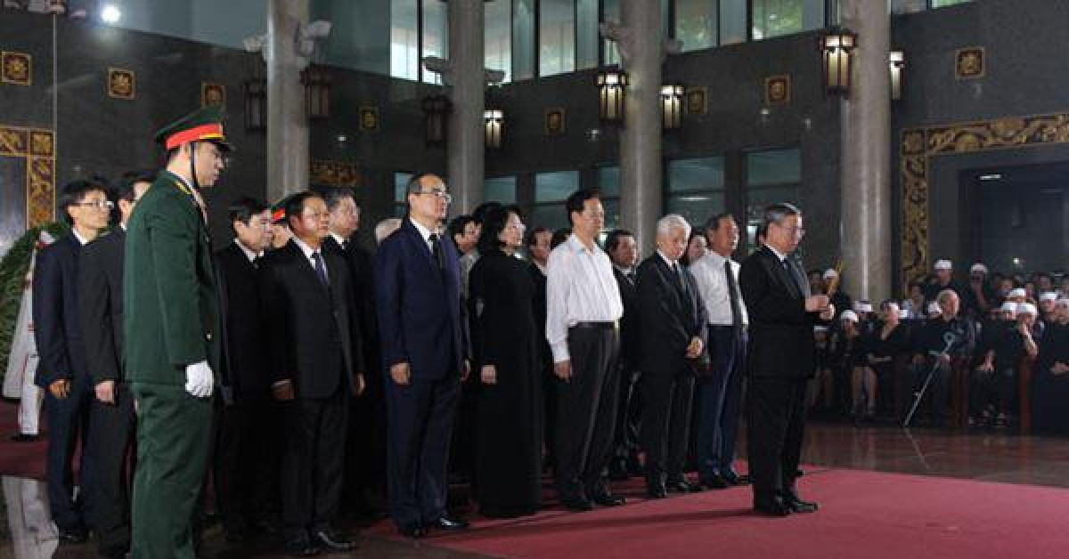 Tin tức trong ngày - Viếng ông Trần Quốc Hương trong niềm tiếc thương