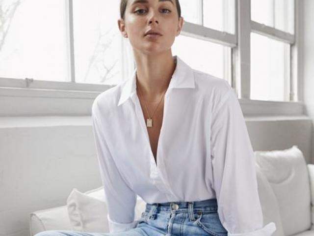 Thời trang - Mặc sơ mi trắng sao cho đẹp: Cổ điển hay hiện đại đều xinh miễn bàn