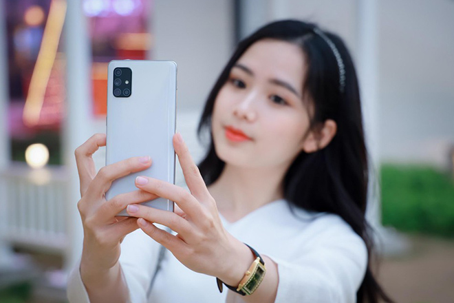 Galaxy A71: Chiếc smartphone giá trị nhất trong mùa đại dịch - 1