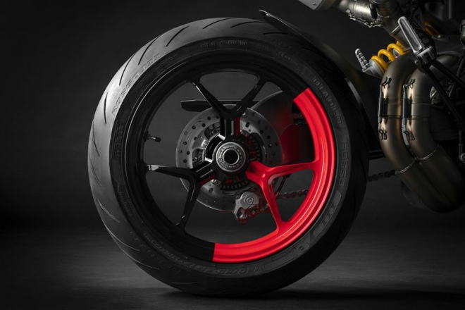 2020 Ducati Hypermotard 950 RVE trình làng, đậm chất nghệ thuật đường phố - 5