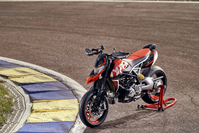 2020 Ducati Hypermotard 950 RVE trình làng, đậm chất nghệ thuật đường phố - 9