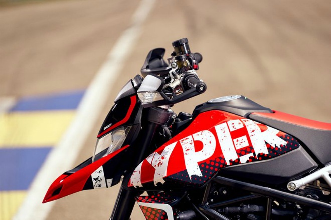 2020 Ducati Hypermotard 950 RVE trình làng, đậm chất nghệ thuật đường phố - 10