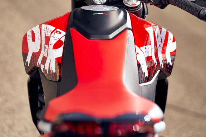 2020 Ducati Hypermotard 950 RVE trình làng, đậm chất nghệ thuật đường phố - 11