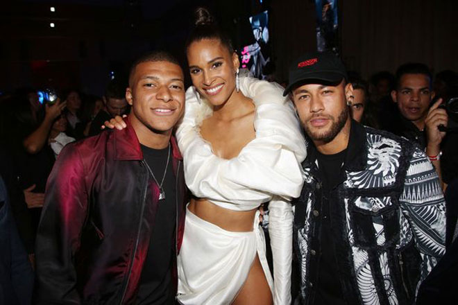 Neymar ăn mặc như hề bên bạn gái siêu mẫu, thác loạn cùng dàn sao PSG - 7