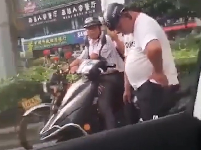 Video Clip Cười - Khoảnh khắc hài hước khi cơn buồn ngủ ập đến bất ngờ