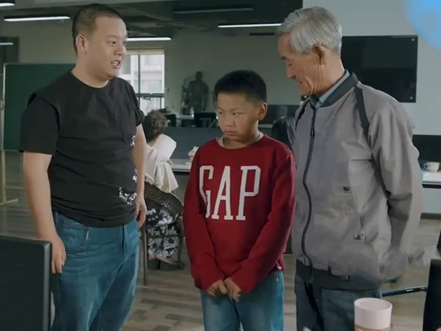 Video Clip Cười - Con trai bị mời phụ huynh khiến ông bố lộ bí mật tuổi thơ nghịch ngợm