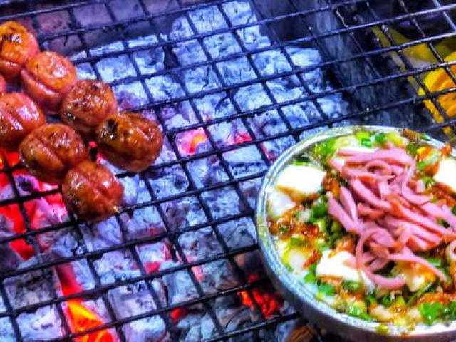 Ẩm thực - Ăn vặt xuyên đêm ở hồ Con Rùa