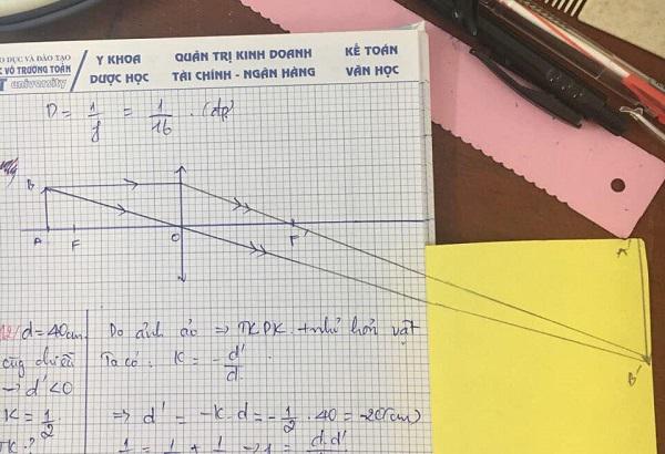 Đang vẽ hình thì hết bảng, nam sinh có nước đi bá đạo khiến ai nấy đều ngỡ ngàng - 3