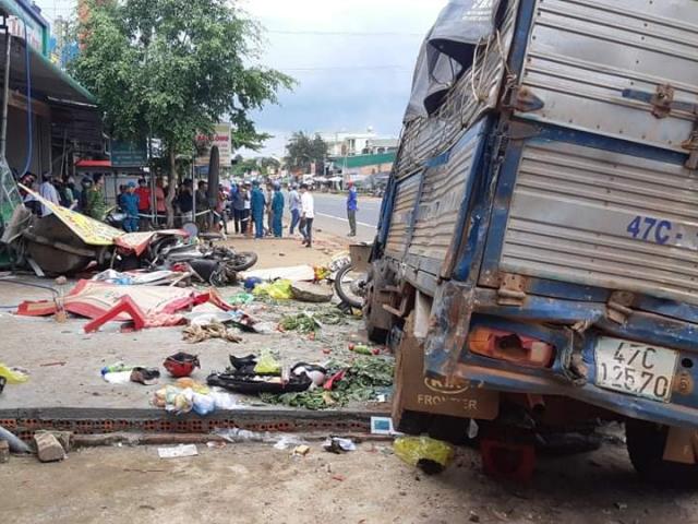 Tin tức trong ngày - Khởi tố bị can, bắt tạm giam tài xế trong vụ tai nạn thảm khốc ở Đắk Nông