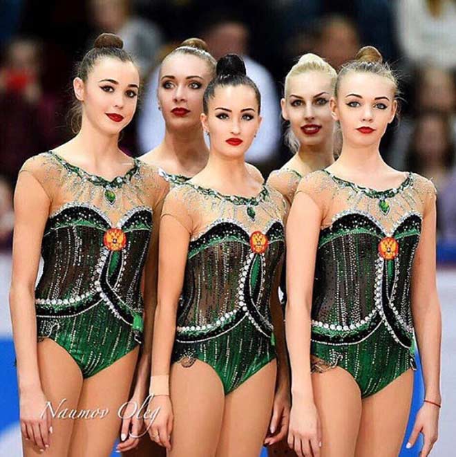 Cùng với các đồng đội giành HCV Olympic 2016