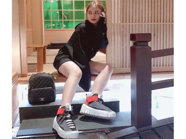 Thời trang - Hoàng Thùy Linh, Trấn Thành "ăn gian" bằng giày hack chiều cao