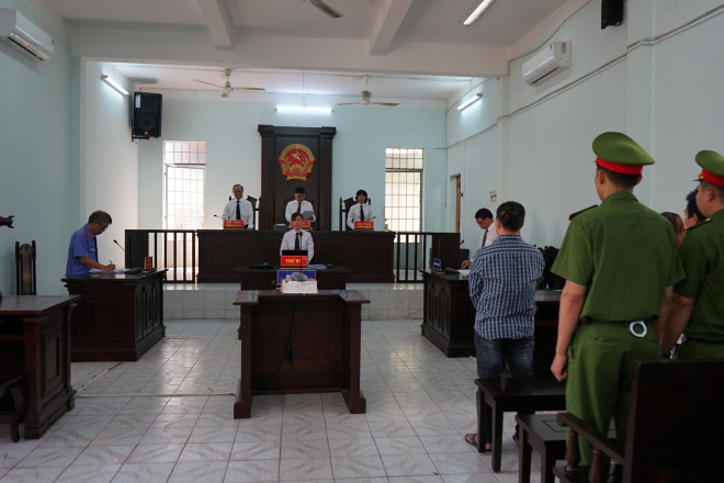 Hội đồng xét xử tuyên án bị cáo Nguyễn Hữu Trí. Ảnh: Kim Vân