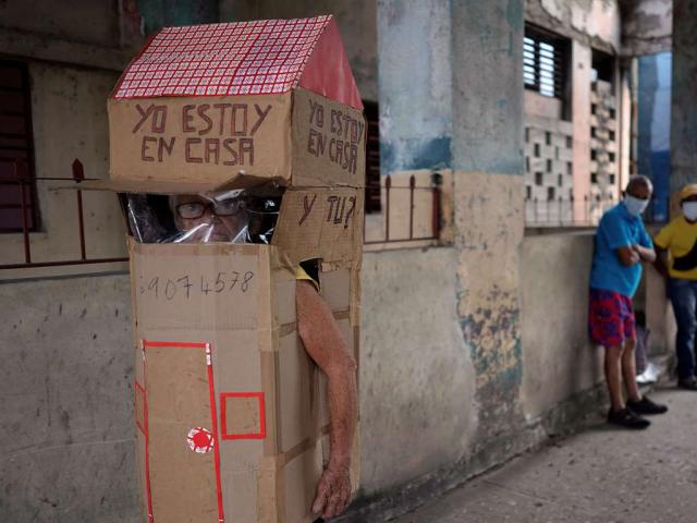 Phi thường - kỳ quặc - Biến mình thành "ngôi nhà di động" để chống Covid-19