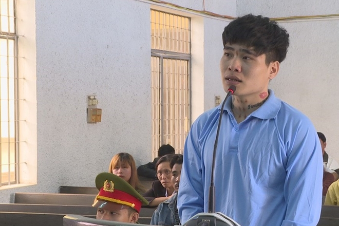 Nam thanh niên phải đứng trước vành móng ngựa sau khi được bạn gái nhí chủ động rủ đi chơi…