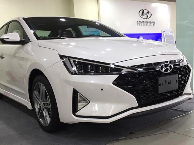 Giá xe Elantra: Cập nhật giá niêm yết và lăn bánh mới nhất (06/2020)