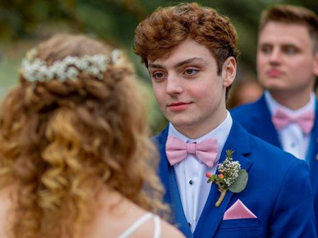 Bạn trẻ - Cuộc sống - Câu chuyện cảm động đằng sau đám cưới cổ tích của 2 học sinh trung học