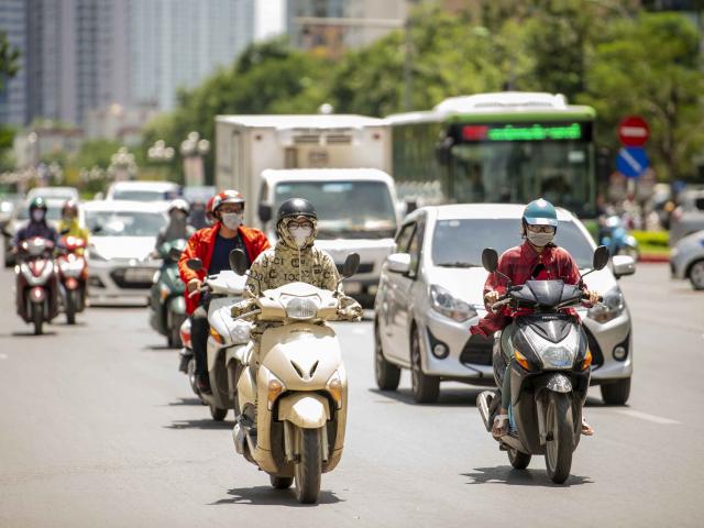 Tin tức trong ngày - Nắng nóng gay gắt gia tăng, miền Bắc và miền Trung hóa “lò bát quái”