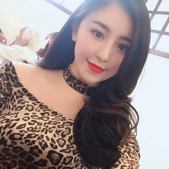 Không còn nét chân quê, "hot girl bánh tráng trộn" thay đổi chóng mặt sau 7 năm - 6