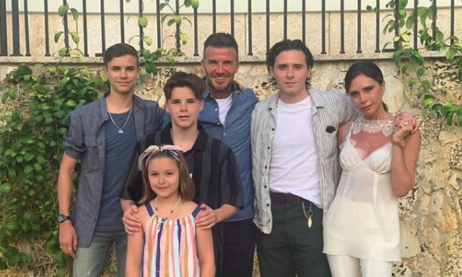 David Beckham&nbsp;và vợ có với nhau 4 người con.