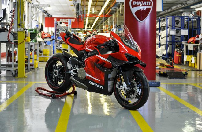 2020 Ducati Superleggera V4 lên dây chuyền sản xuất, giá hơn 2,3 tỷ đồng - 1