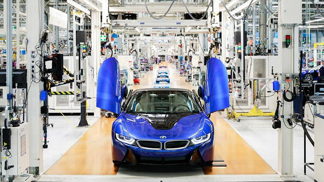 Chiếc BMW i8 cuối cùng xuất xưởng, tạm biệt biểu tượng một thời - 1