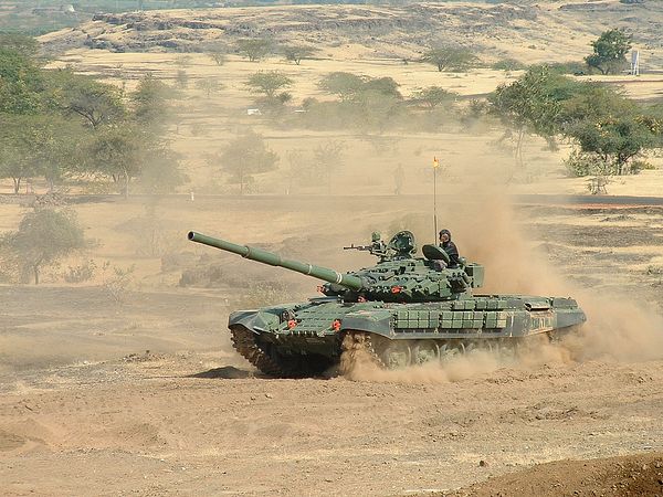 Ấn độ đã điều động trung đoàn xe tăng T-72 đến Ladakh.