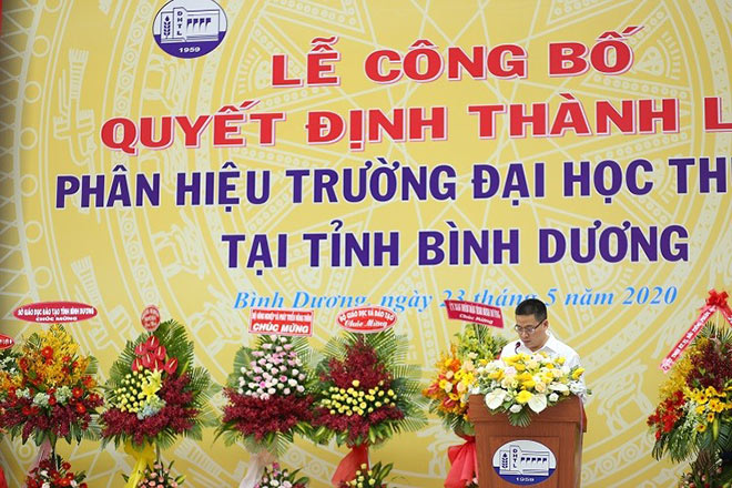Ông Hoàng Bách Việt – Chuyên viên Vụ TCCB – Bộ GD &amp; ĐT tiến hành công bố Quyết định thành lập Phân hiệu Trường Đại học Thủy Lợi