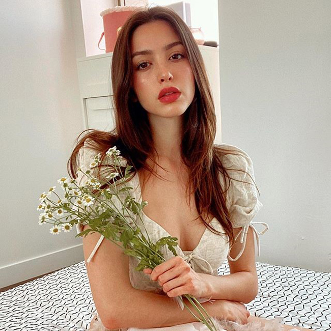 Từ sau đó, Celine Farach sở hữu lượng fan khủng tại Việt Nam. 
