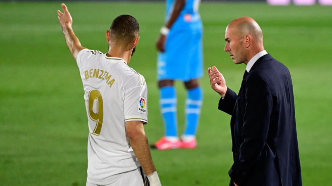 SAO Real nghỉ 11 tháng khiến Zidane choáng: Vào sân chạm bóng phá lưới luôn - 3