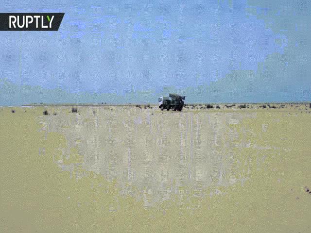 Thế giới - "Toát mồ hôi" cảnh quân đội Iran bắn tan xác tàu mục tiêu