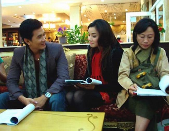 Năm 2008, người mẫu Trang Nhung vào vai nữ nhà báo trong phim "Bão yêu thương". Phim kể về nhân vật chính nữ nhà báo trẻ Minh Huệ (Trang Nhung đóng). Huệ có nhiệm vụ điều tra, theo dõi hoạt động buôn bán ma túy và các tệ nạn xã hội của tội phạm. 
