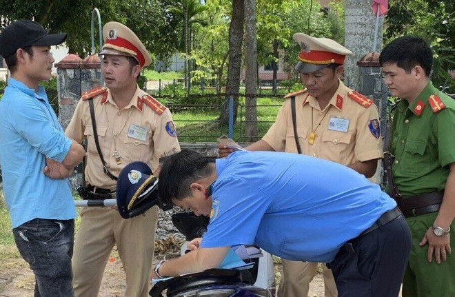 Trong 3 ngày đầu triển khai, liên ngành tỉnh Thừa Thiên - Huế đã xử lý gần 20 xe chở khách trá hình tuyến Huế - Đà Nẵng và ngược lại