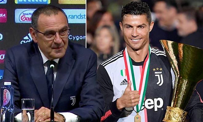 HLV Sarri thẳng thừng chỉ trích Ronaldo trước truyền thông