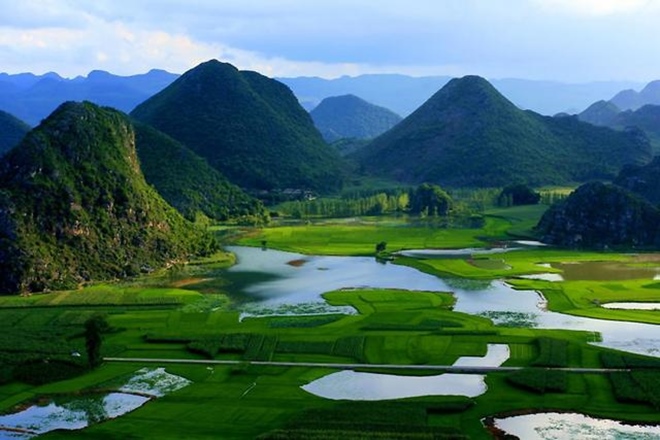 Khu danh
thắng Phổ Hắc Giả ngoài đời.