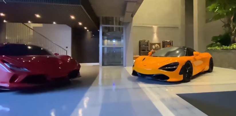 Hai siêu xe màu đỏ và màu cam nổi bật của Cường Đô la