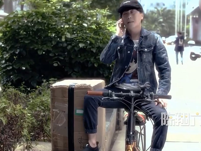 Video Clip Cười - Anh chàng shipper "chất nhất quả đất"