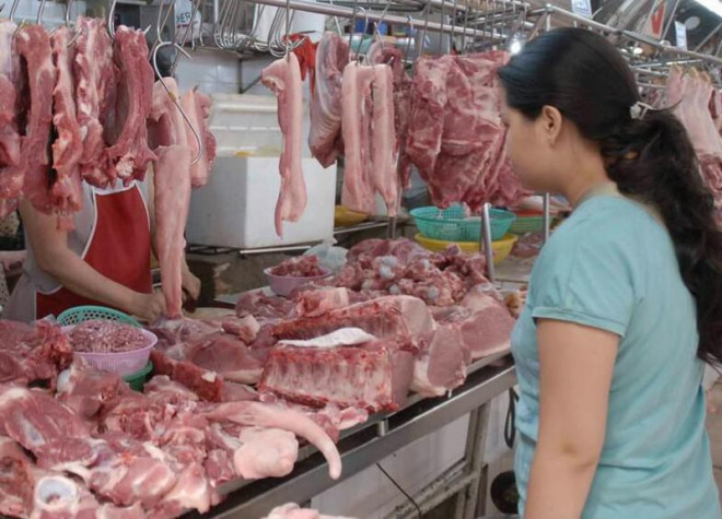 Đã có nhiều giải pháp được đưa ra, tuy nhiên, vấn đề giá thịt lợn vẫn chưa “hạ nhiệt”.