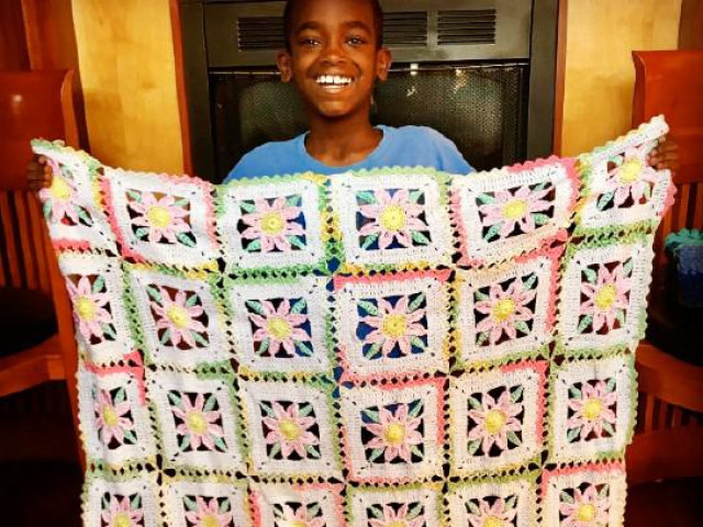 Bạn trẻ - Cuộc sống - Cậu bé 12 tuổi kiếm hàng nghìn đô la từ đan len