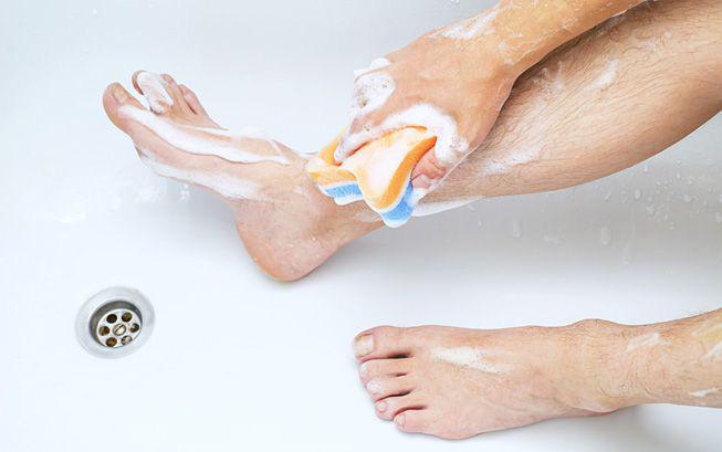 Hầu hết nam giới bỏ qua công đoạn quan trọng này khi tắm gây nhiều hệ lụy cho sức khỏe - 1
