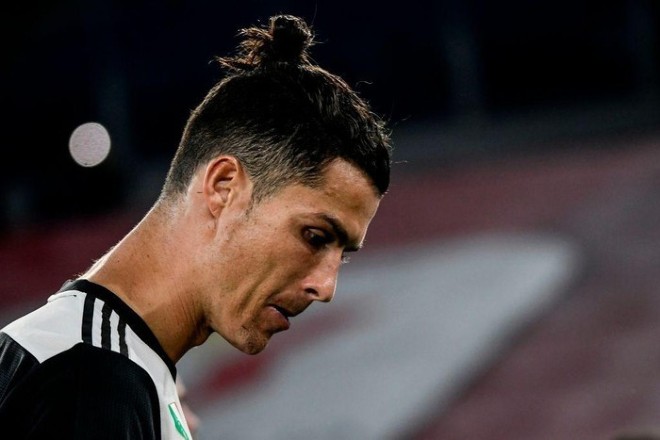 Bị chỉ trích thậm tệ, “chiếc lò xo” Ronaldo lại chờ ngày bật tung - 1