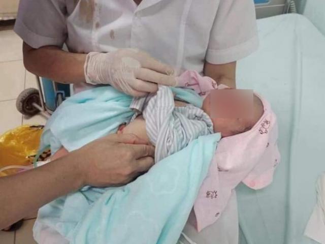 Thông tin mới về sức khỏe bé sơ sinh bị bỏ rơi dưới hố ga ở Hà Nội sau 15 ngày nhập viện