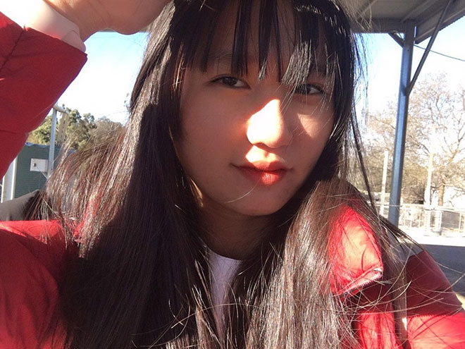 Đình Đình được thầy cô đánh giá có khả năng nổi bật ở môn Toán, cô bạn cũng có dự định sau khi tốt nghiệp cấp 3 sẽ đăng kí Wharton School of the University of Pennsylvania và theo học nghiên cứu tại các viện khoa học quốc gia của Mỹ.