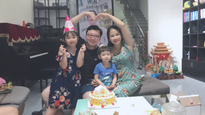 Gia đình Nguyễn Như Quỳnh - Nguyễn Thị Thương hạnh phúc bên các con.
