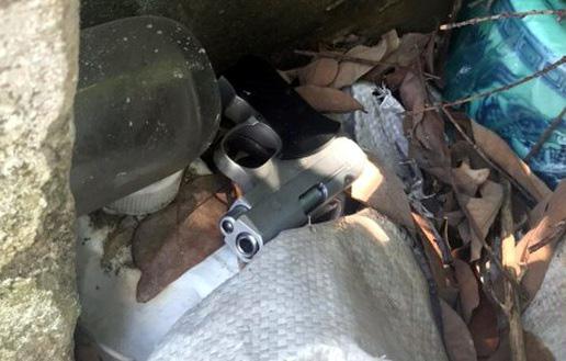 Khẩu súng Tạ Văn Hải khai là nhặt được ở bãi đất khi đi vệ sinh.